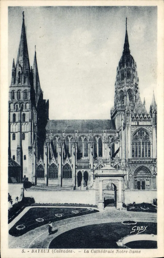 Bayeux (Calvados) — A Catedral Nossa Senhora — Saby - Frente