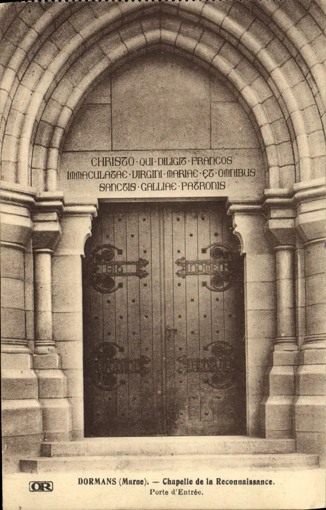 Dormans (Marne) — Capela da Reconhecimento. Porta de Entrada. - Frente