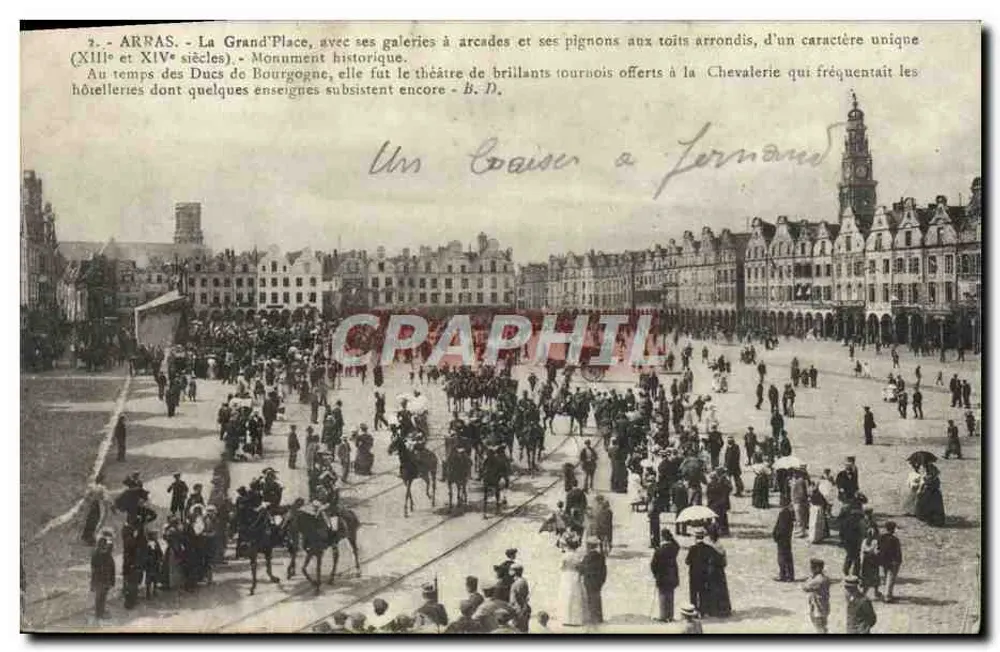 Arras - La Grand'Place con sus galerías de arcos y sus frontones con techos redondos - B.D. - Anverso