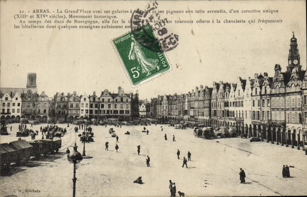 Arras - A Grand'Place com suas galerias de arcos e seus pignons com telhados arredondados, de um caráter único (séculos XIII e XIV). Monumento histórico. Editor B. D. Boubaix, n°21. - Frente