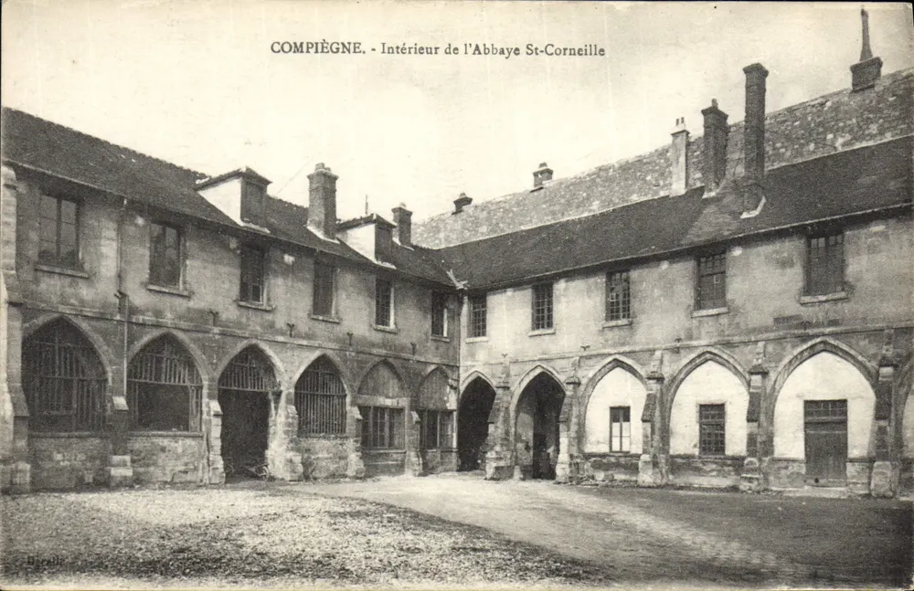 Compiègne - Interior da Abadia St-Corneille — Biralles, n°60 - Frente