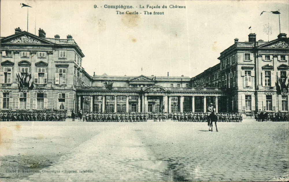 Compiègne - A Facha do Castelo — Cliché J. Connequin, n°9 - Frente