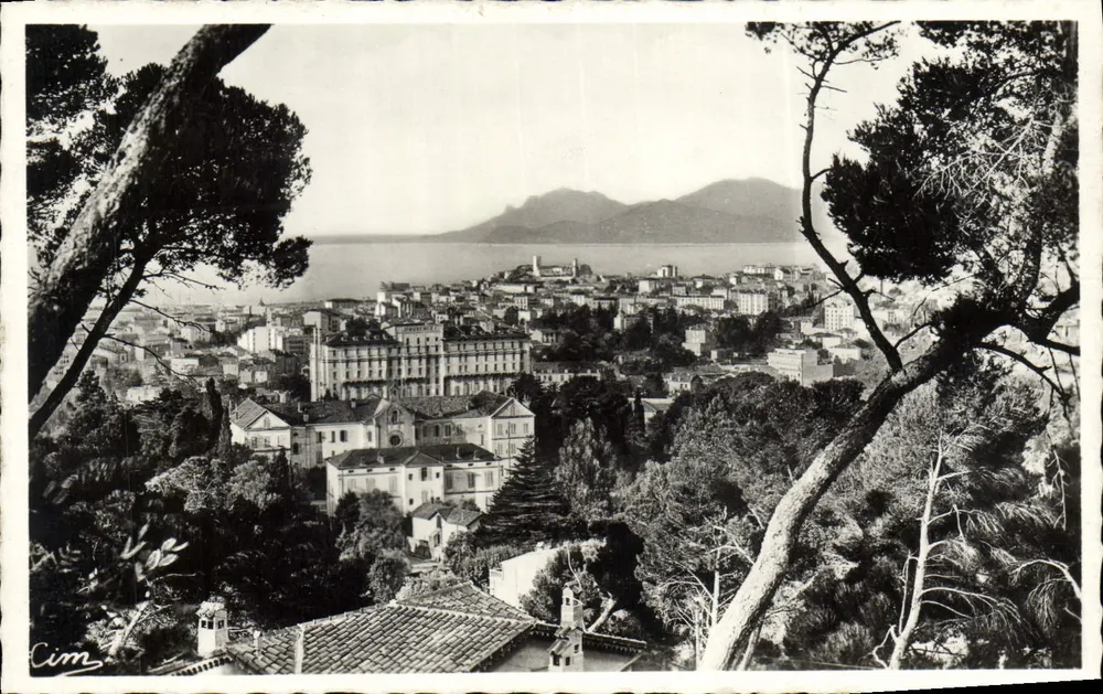 Cannes (A.-M.) — Vista tirada de Super-Cannes — Cim - Frente