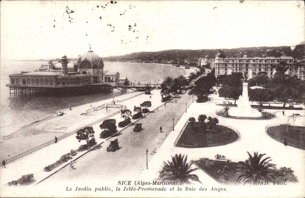 Nice (Alpes-Maritimes) — Öffentlicher Garten, Pier-Promenade und Bucht der Engel — ND. Foto. - Vorderseite