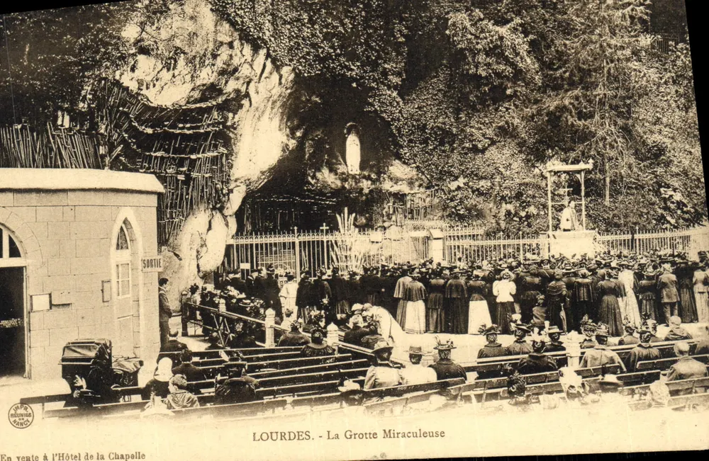 LOURDES - A Grotta Milagrosa — À venda no Hotel da Capela - Frente