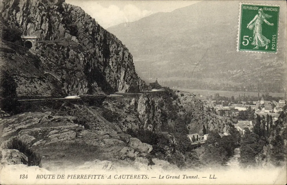 Rodovia de Pierrefitte para Cauterets — O Grande Túnel — LL. - Frente