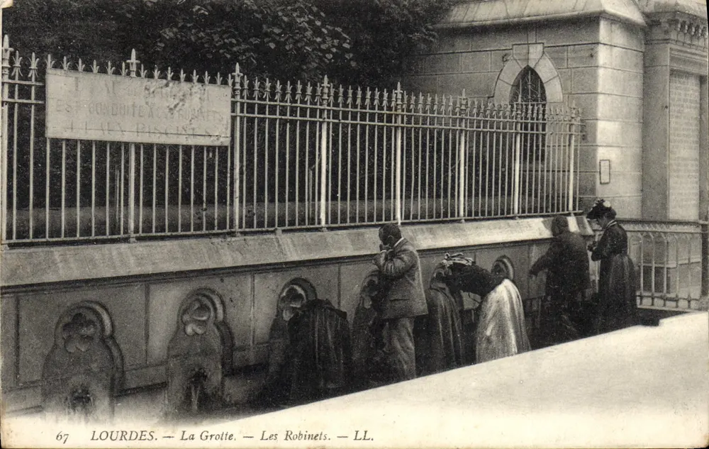 Lourdes — A Grotta — Les Robinets — LL. - Frente