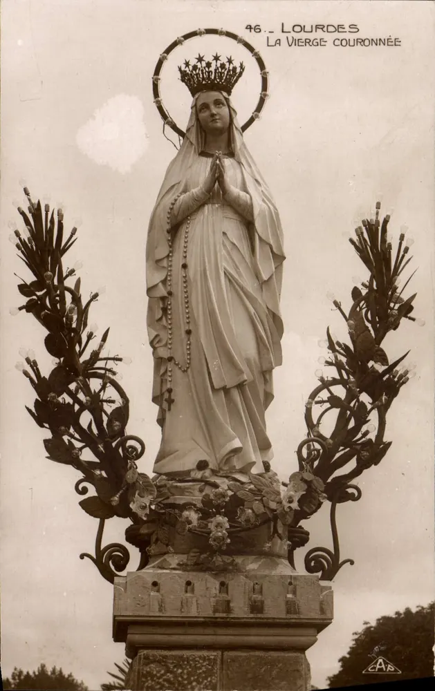 Lourdes — A Virgem Coroada — C.A.P. Strasbourg - Frente