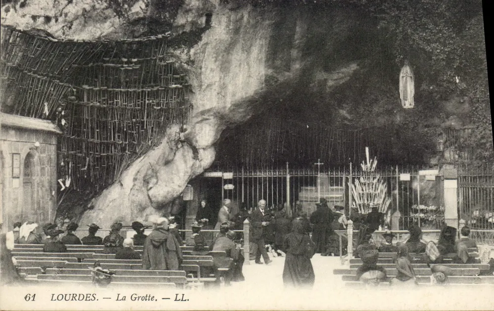Lourdes — A Gruta — LL. - Frente