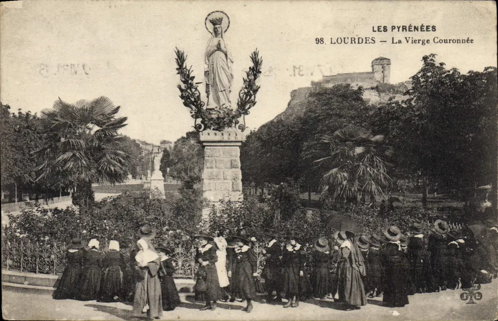 Lourdes — A Virgem Coroada — Editor Les Pyrénées, n° 98 - Frente