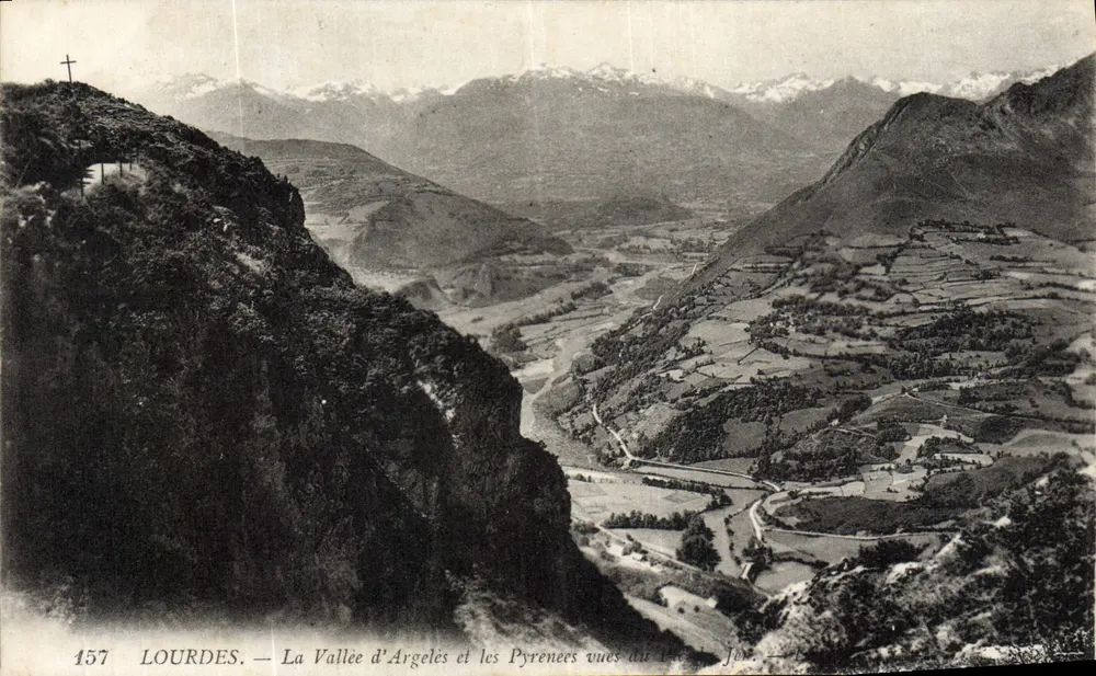 Lourdes — Die Tal der Argelès und die Pyrenäen von Lourdes aus gesehen — Nr. 157 - Vorderseite