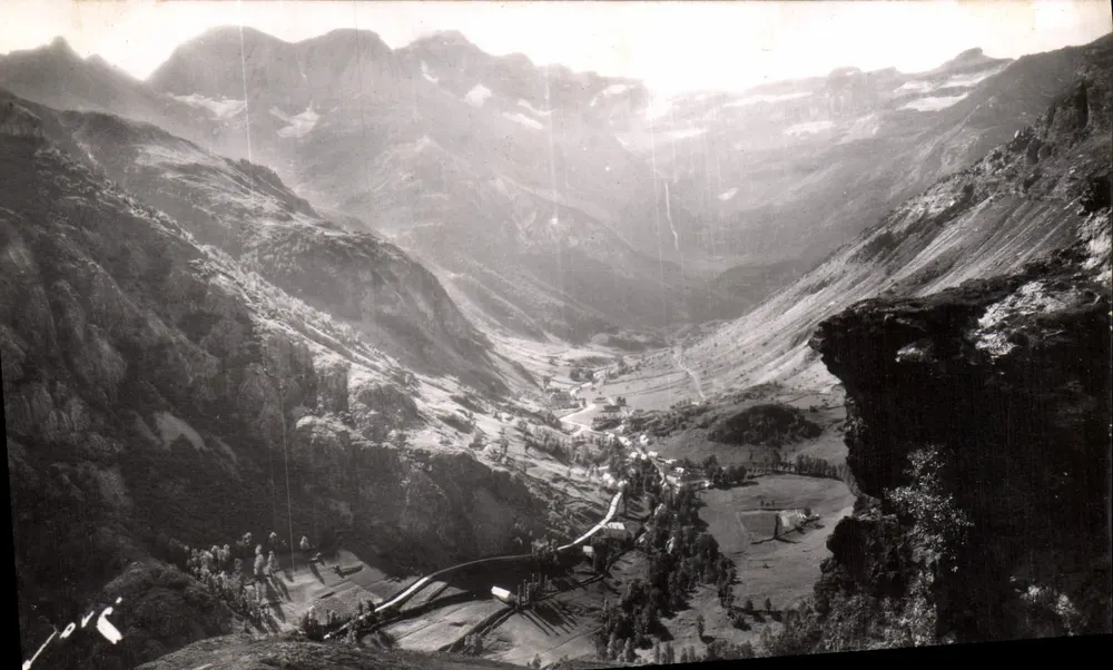 Gavarnie — O Cirque e o Povoado — Edições JOVÉ, Pau (B.P.) - Frente