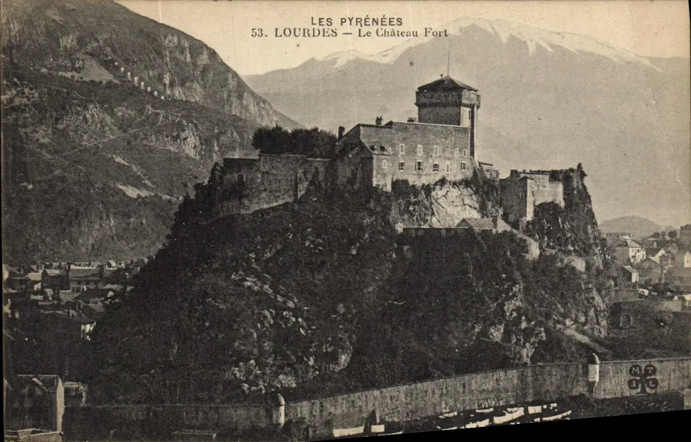 Lourdes — O Castelo Forte — Os Pirineus, n°53 - Frente