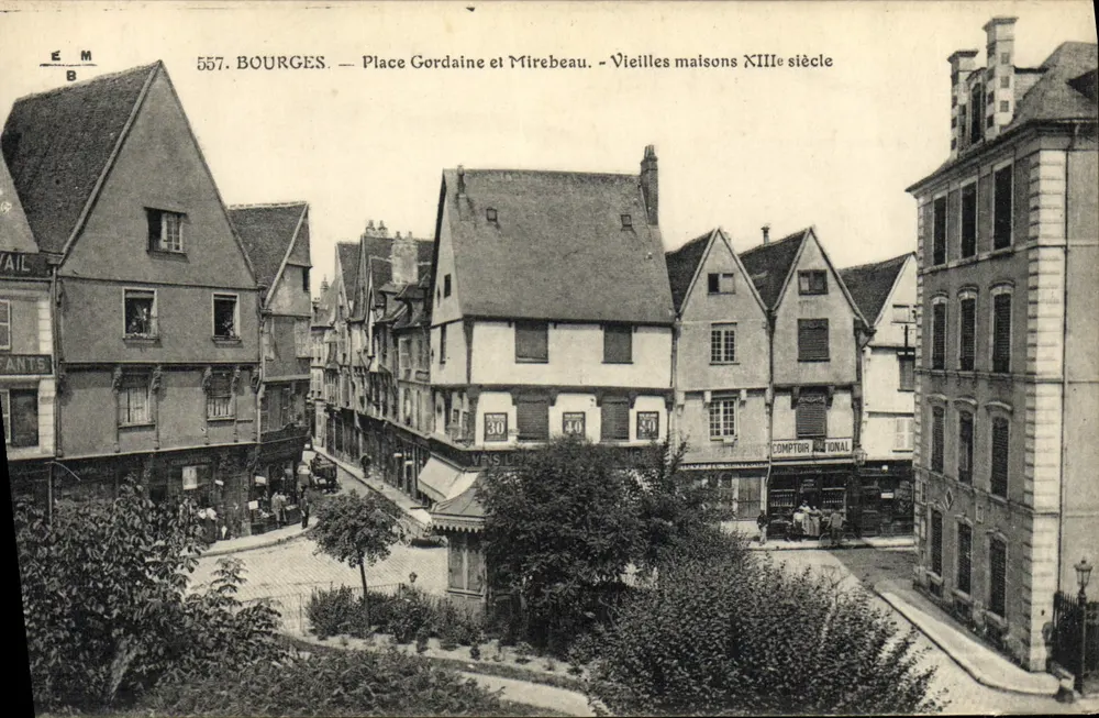 Bourges — Place Gordaine und Mirebeau — Alte Häuser aus dem 13. Jahrhundert - Vorderseite