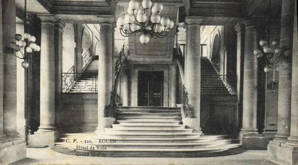 Hôtel de Ville — Grand escalier — C. V. - 220 - ROUEN - Recto