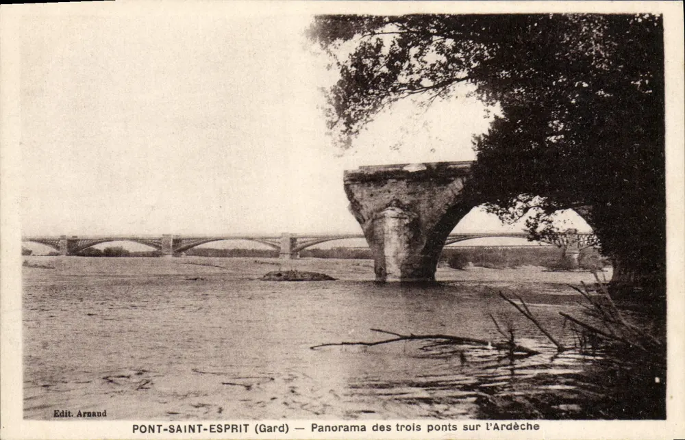 PONT-SAINT-ESPRIT (Gard) — Panorama der drei Brücken über die Ardèche — Edit. Arnaut - Vorderseite