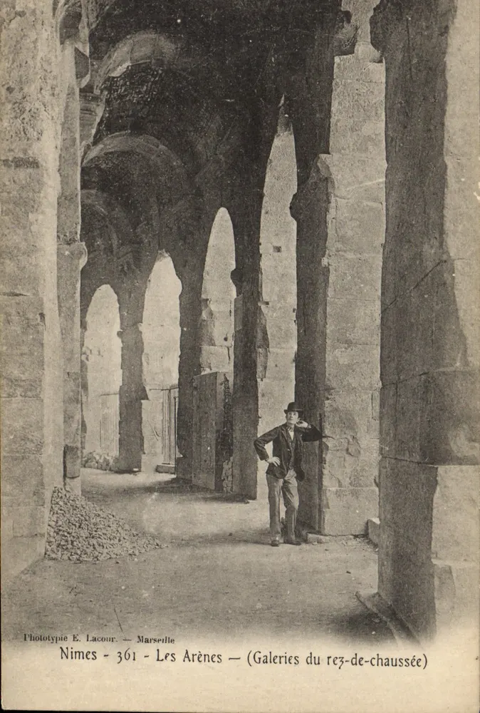 Nîmes - Die Arenen — Erdgeschoss-Galerien — Phototypie E. Lacour, Marseille, n°361 - Vorderseite