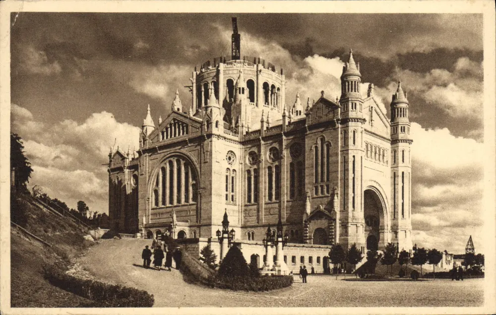 Die Basilika von Lisieux — Seitenansicht aus dem Jahr 1938 — BSL - Vorderseite