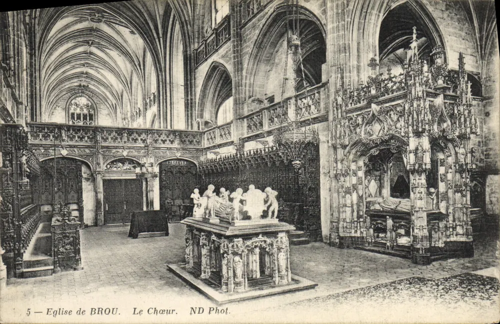 Igreja de BROU — O Coro — ND Fot. - Frente