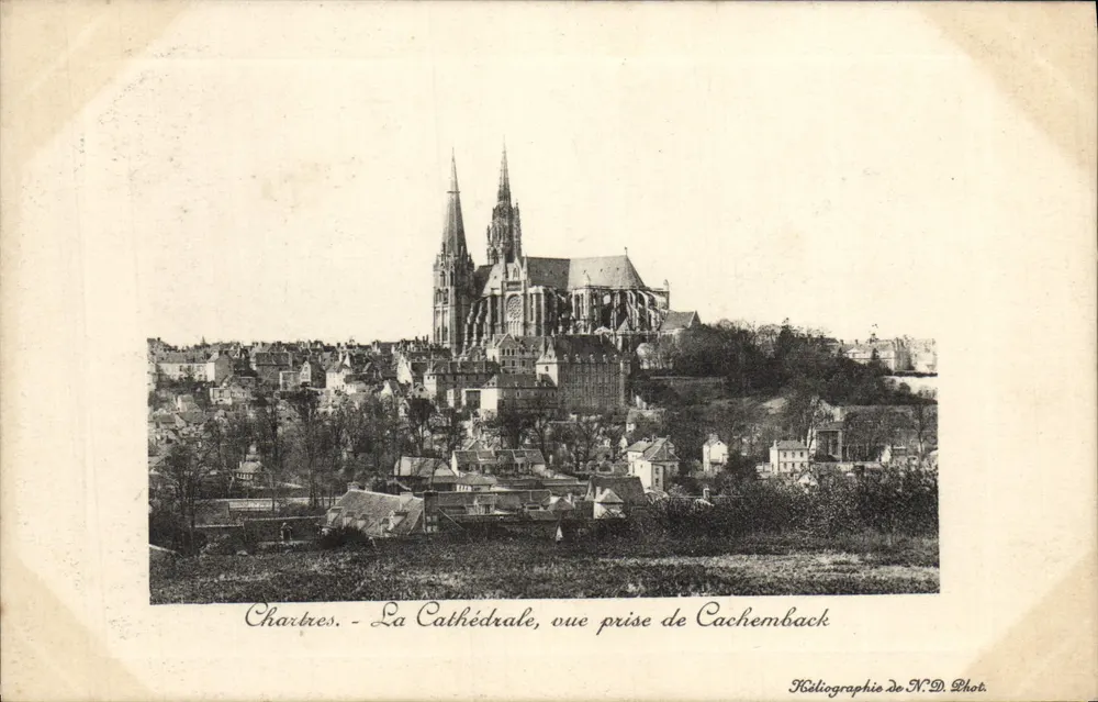 Chartres - La Cattedrale, vista presa da Cachemback — Heliotipia di N.D. Phot. - Recto