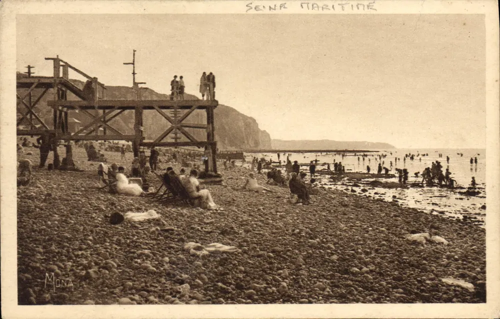 Dieppe — A escada e a praia com maré baixa — Mona, N° 57 - Frente