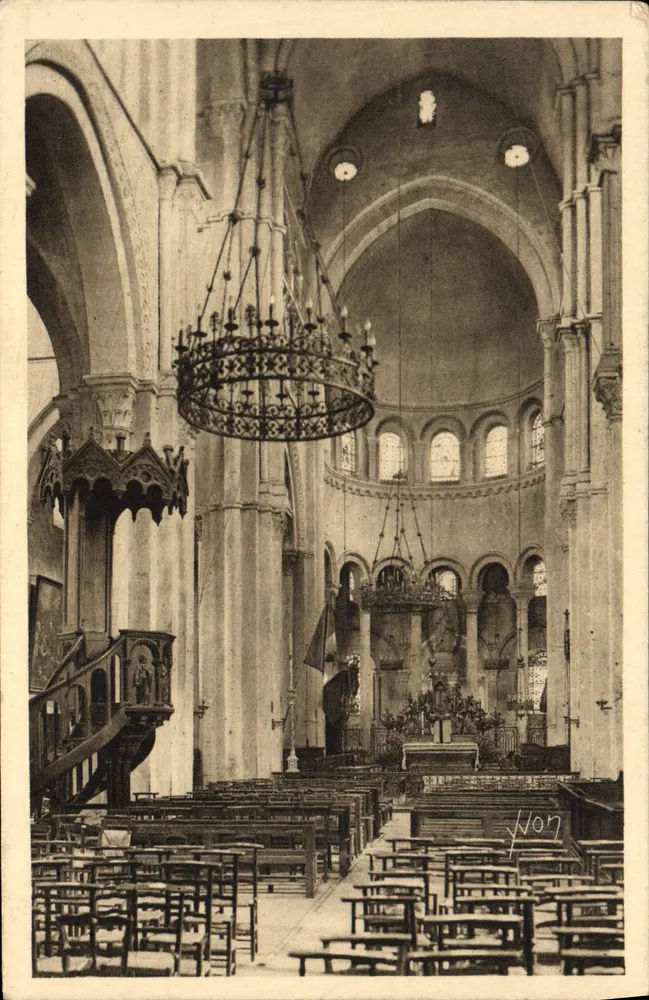 Innenansicht der Basilika des Heiligen Herzens — Paray-le-Monial — Les Éditions d'Art VVO, Paris - Vorderseite