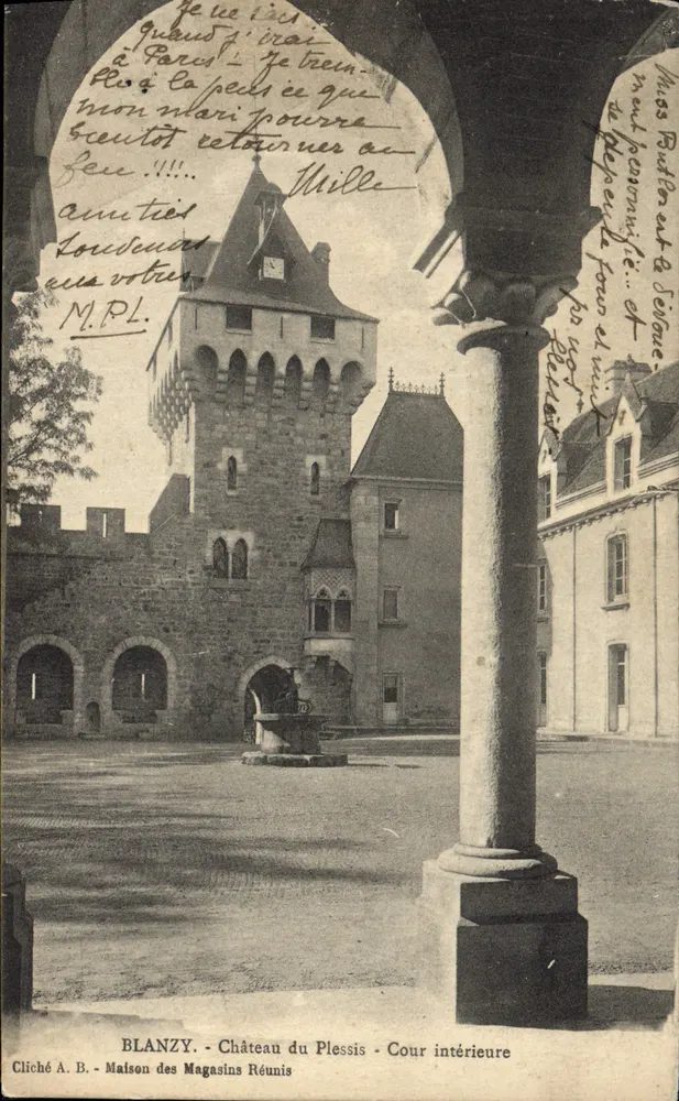 Blanzy - Castelo do Plessis - Pátio interno — Cliché A.B. - Maison des Magasins Réunis - Frente