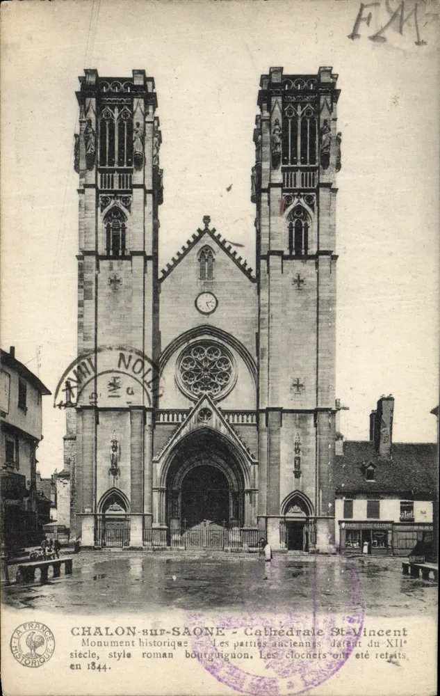 Chalon-sur-Saône - Catedral de São Vicente — Monumento histórico, estilo romano burgundês, torres reformadas em 1844 - Frente