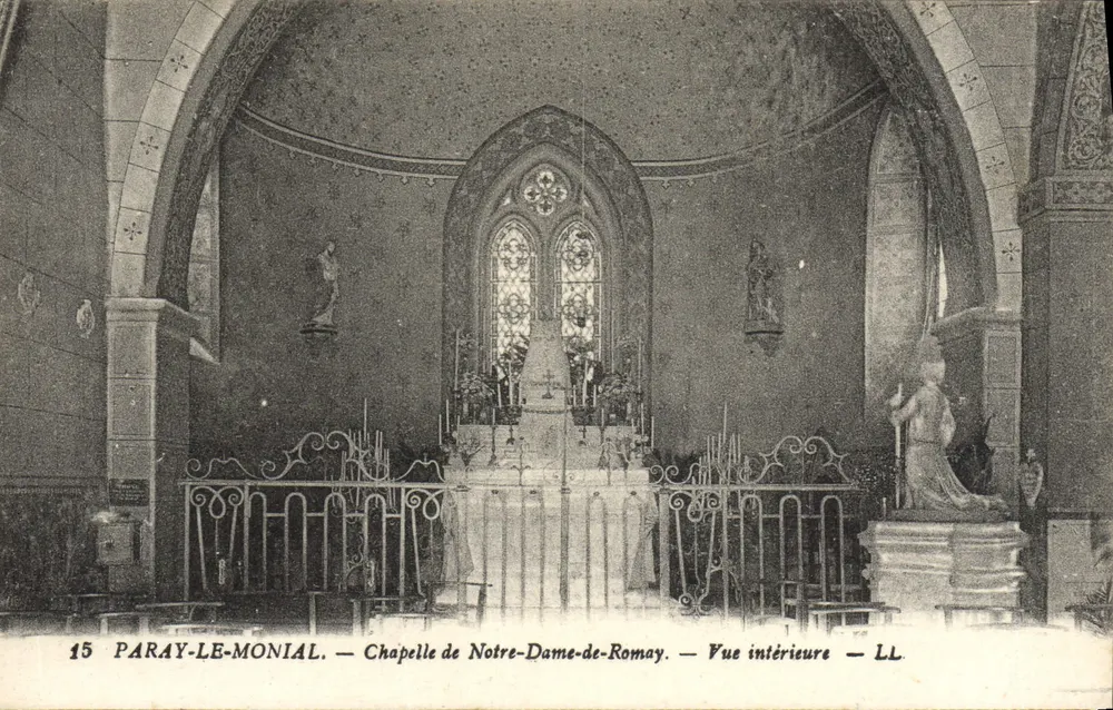 Paray-le-Monial — Kapelle Notre-Dame-de-Romay — Innenansicht — LL - Vorderseite