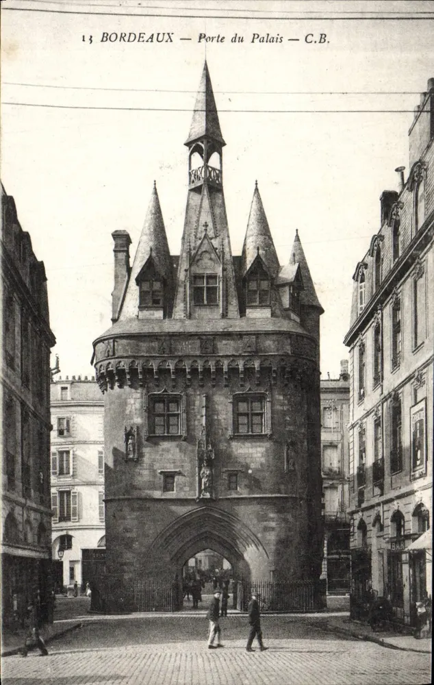 Bordeaux — Porta do Palácio — C.B. - Frente