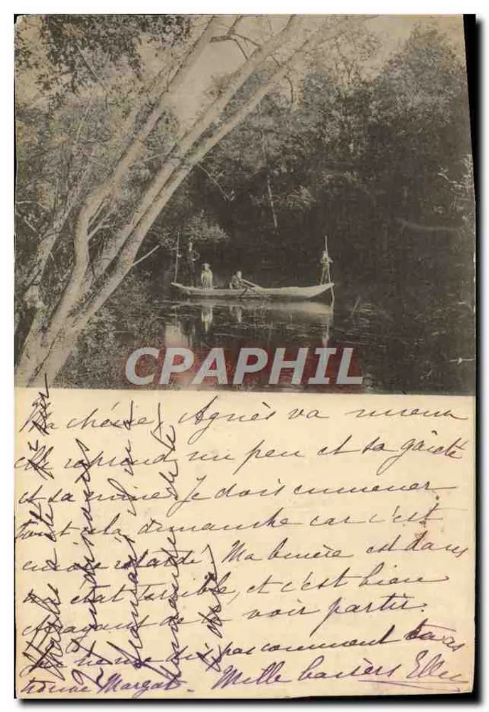 Cena fluvial — canoa em rio — editor não visível - Frente