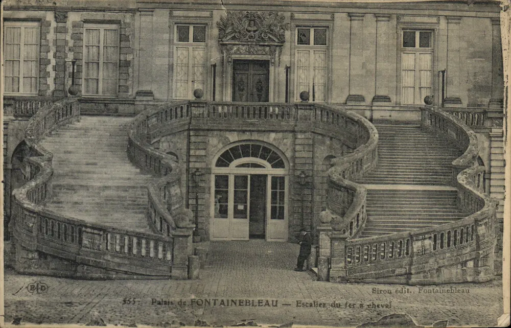 Palast von FONTAINEBLEAU — Pferdeführer-Treppe - Vorderseite