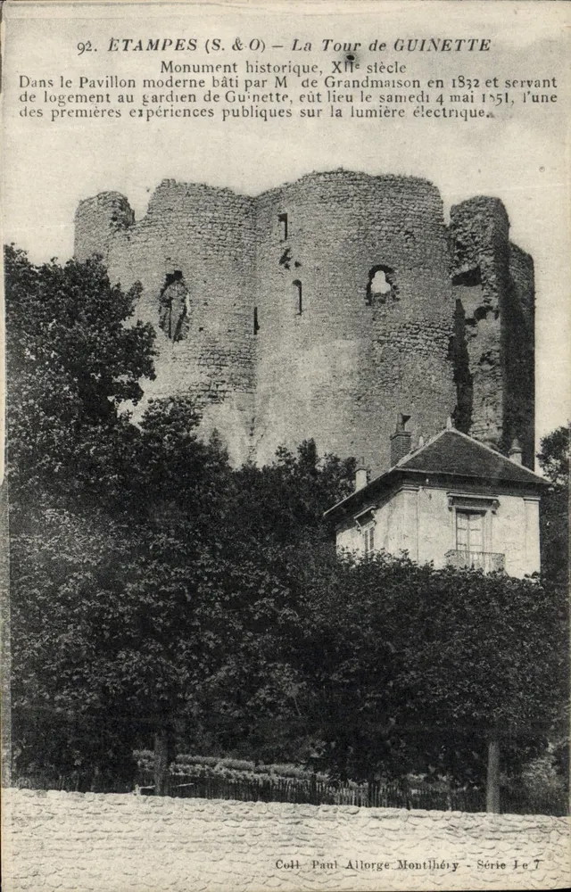 ÉTAMPES (S.&O) — A Torre de GUINETTE — Monumento histórico, século XII - Frente