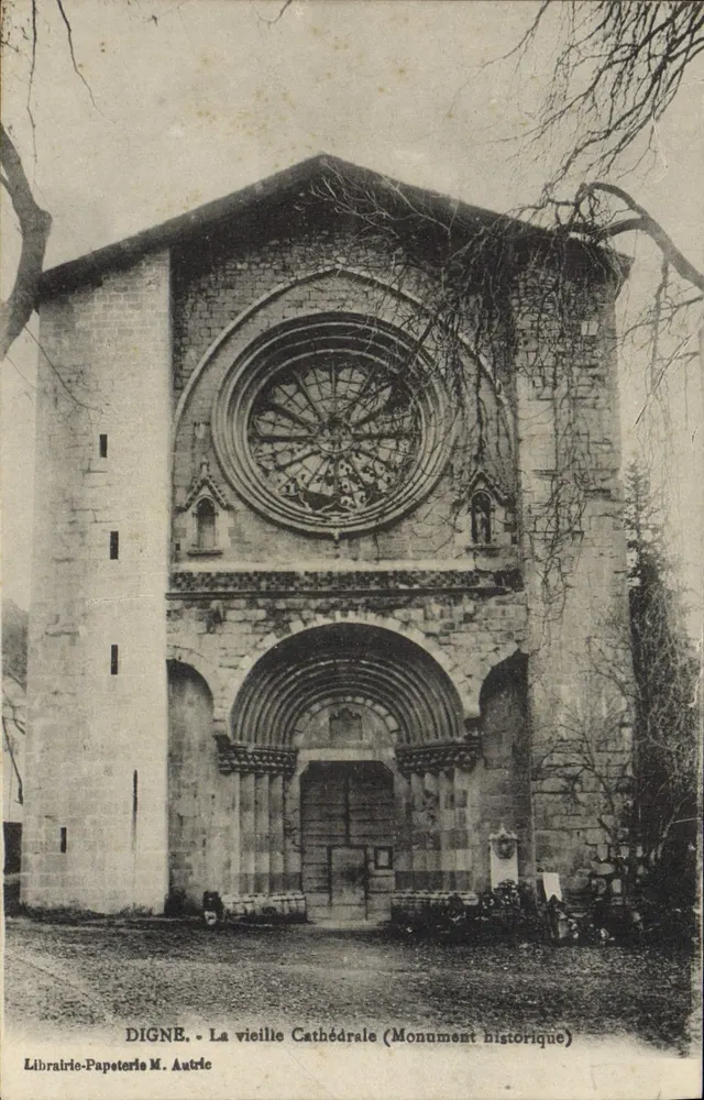Digne - A antiga Catedral (Monumento histórico) — Livraria-Papelaria M. Autric - Frente