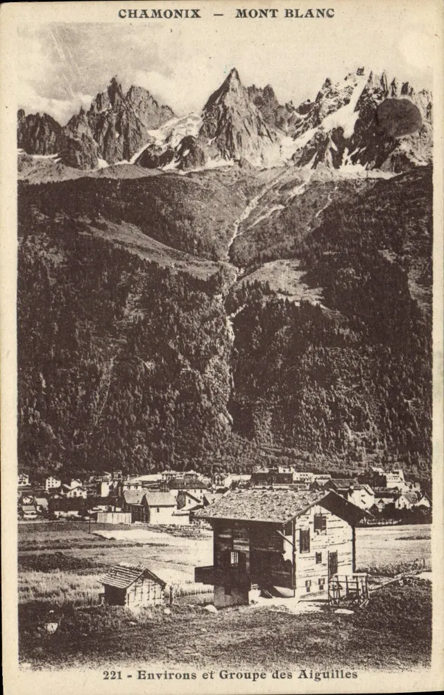 Chamonix - Mont Blanc — Environ et Groupe des Aiguilles — Aug. Couttet, phot. Chamonix, n°221 - Recto