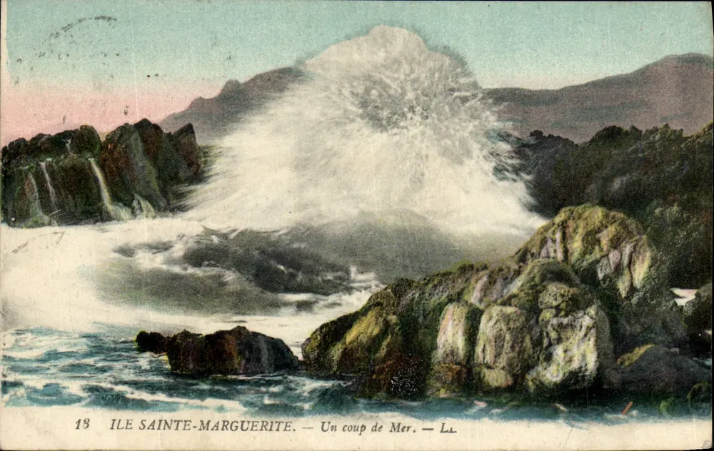 Île Sainte-Marguerite — Un coup de Mer — Léon L. - Recto