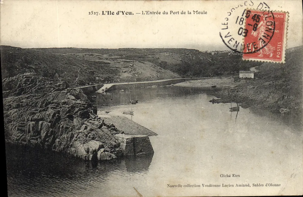 L'Ile d'Yeu — L'Entrée du Port de la Meule — Cliché Etex, Nouvelle collection Vendéenne Lucien Amiaud, Sables d'Olonne - Recto