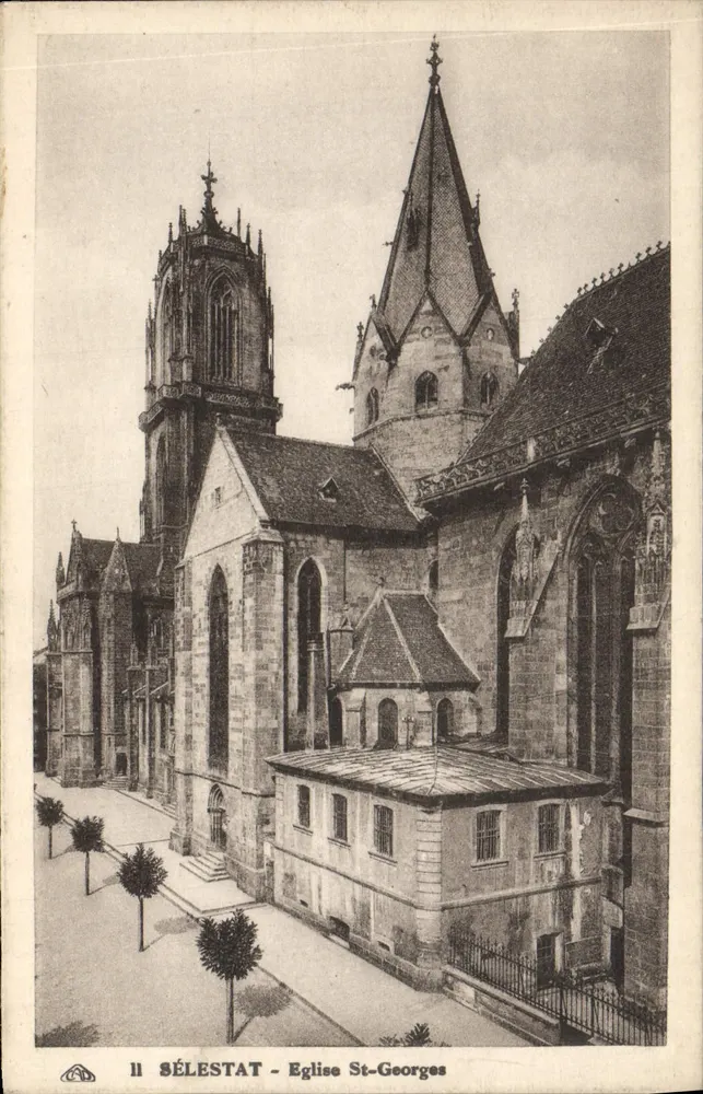 Sélestat - Kerk van Sint-Georges — uitzicht op het gotische gebouw met zijn klokkentoren en portaal - Voorkant