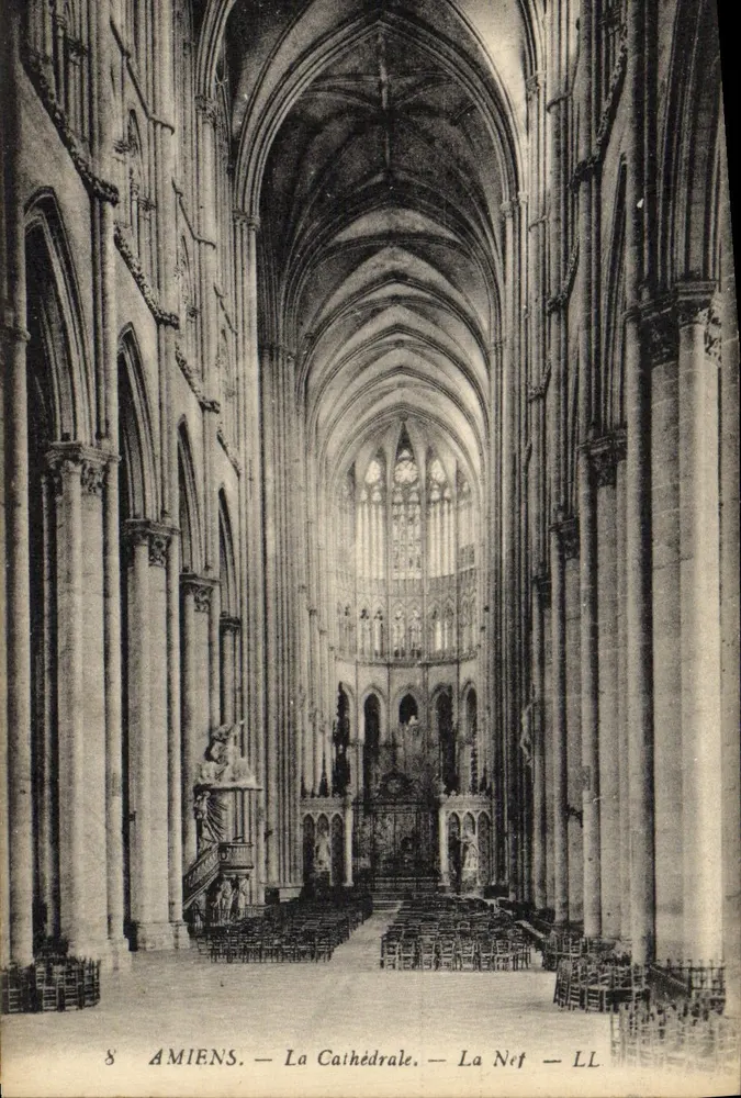 Amiens — A Catedral — A Nave — LL - Frente