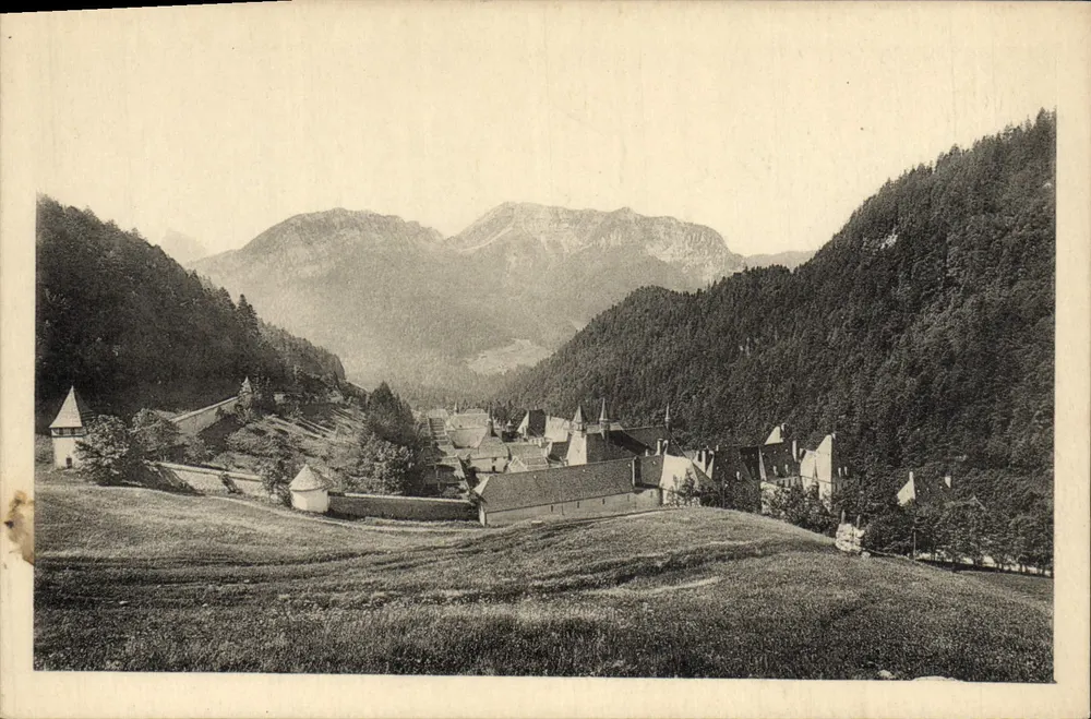 Abtei Grande Chartreuse — Allgemeiner Blick (im Hintergrund Chamechaude, Valombrey und der charmante Gipfel) - Vorderseite