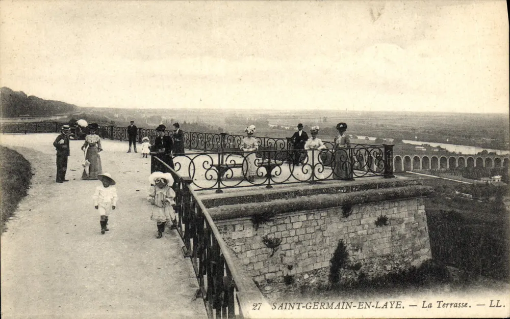 Saint-Germain-en-Laye — A Terrasse — LL. - Frente