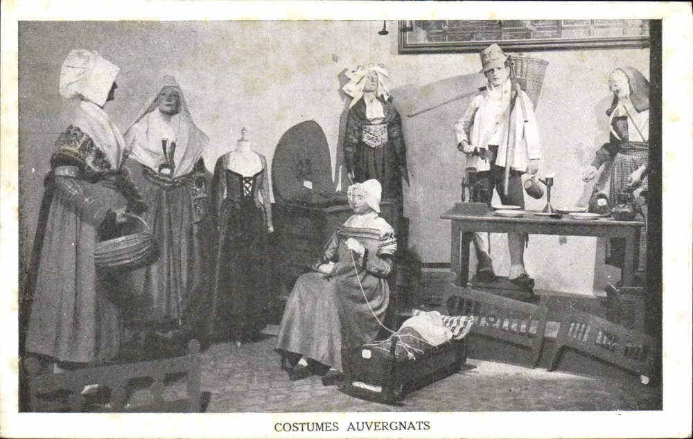Auvergne-Kleidung — Ausstellung traditioneller Kleidung — Plus Vallier, Imp. Clermont-Ferrand - Vorderseite
