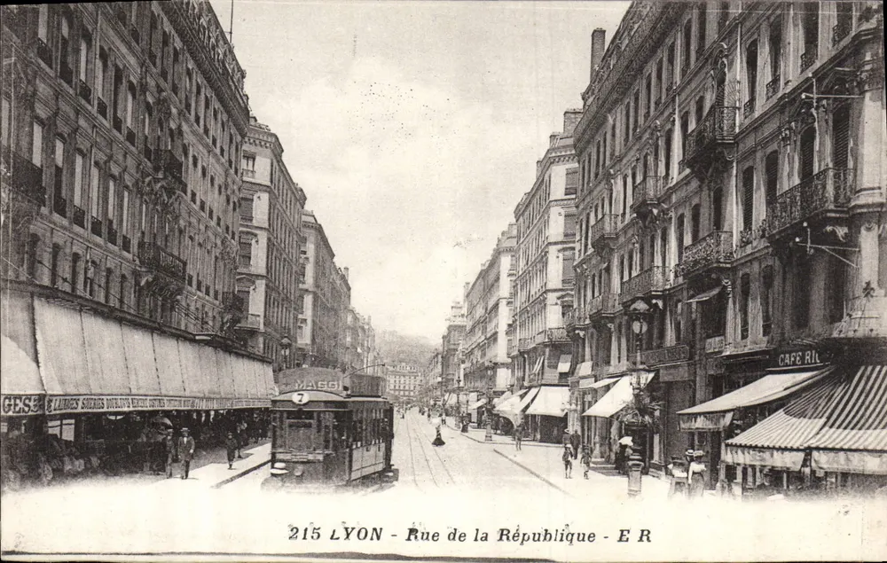 LYON - Rue de la République — trem n°7 — editor E R - Frente