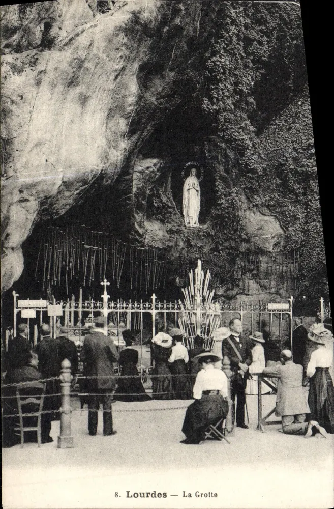 Lourdes — La Grotte — 8. Lourdes — La Grotte - Frente