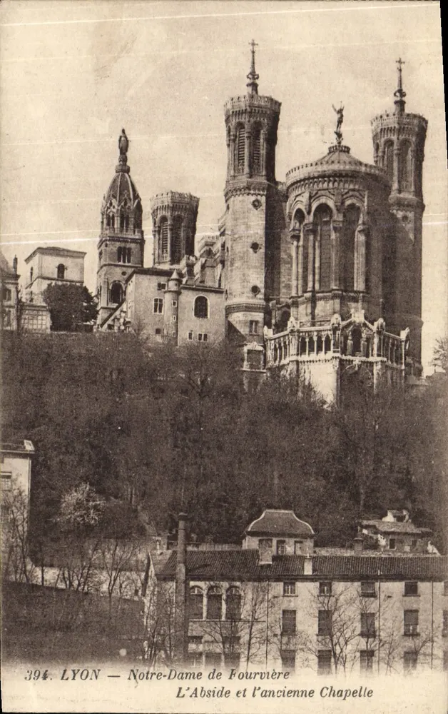 LYON — Notre-Dame de Fourvière — Die Apse und die alte Kapelle - Vorderseite