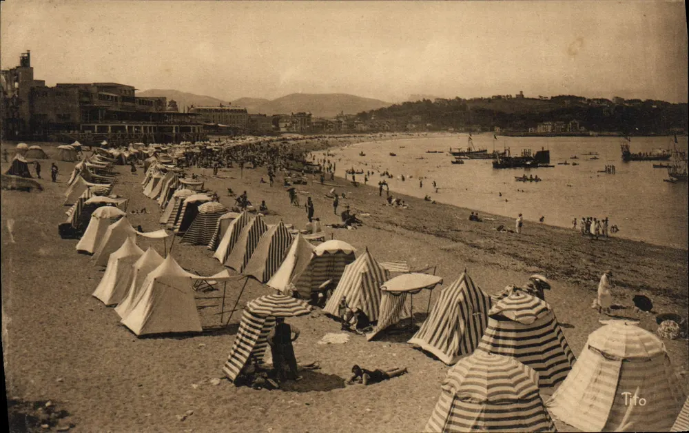 Saint-Jean-de-Luz (Côte Basque) — La Pergola und die Strand, Aussicht auf Bordagain — Tifo - Vorderseite