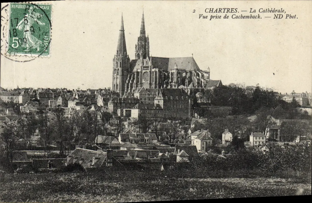 Chartres — La Catedral, Vista tomada desde Cachemback — ND Phot. - Anverso
