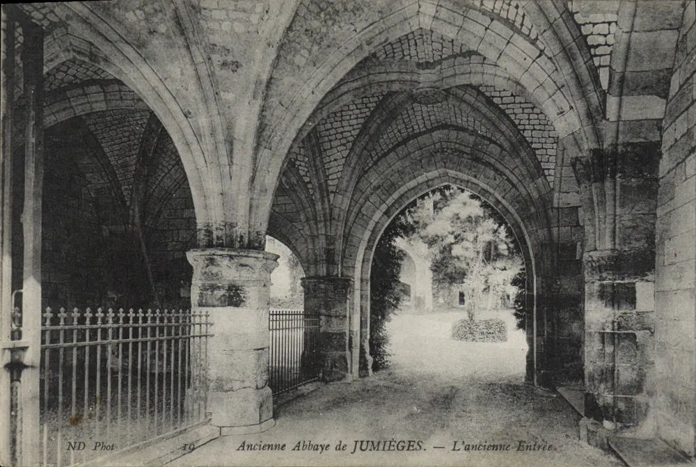 Alte Abtei von Jumièges — Das alte Eingangstor — ND Phot - Vorderseite