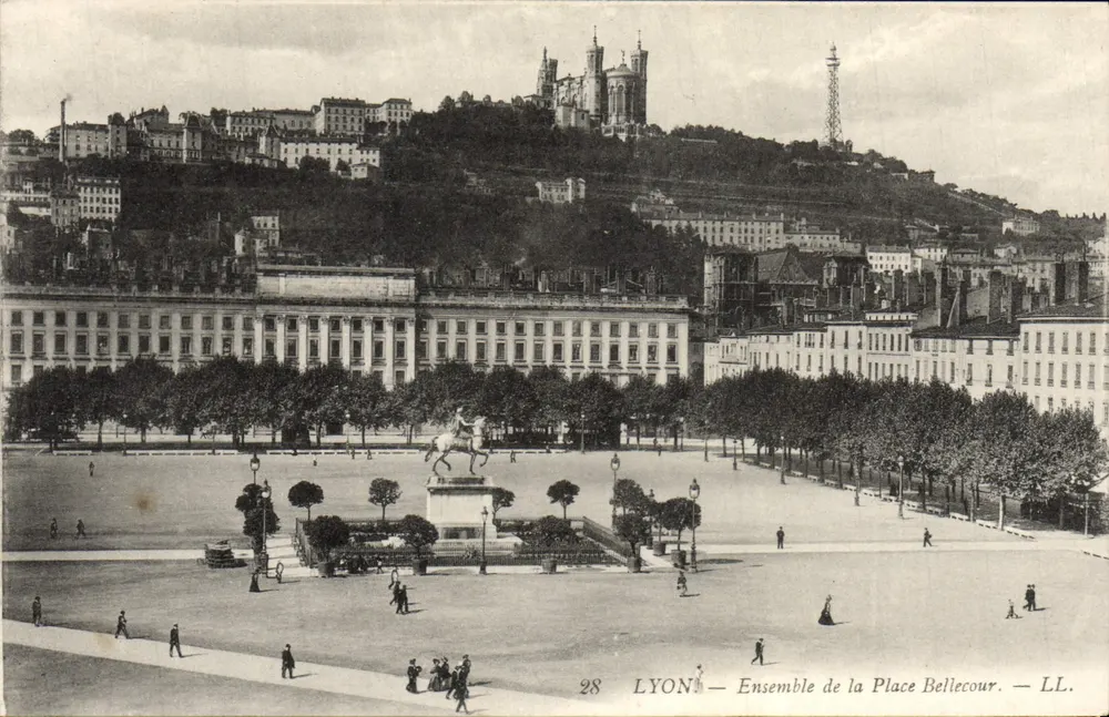 LYON — Conjunto da Praça Bellecour — LL. n°28 - Frente