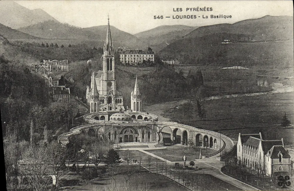 Lourdes - A Basílica — As Pirineus, n° 546 - Frente